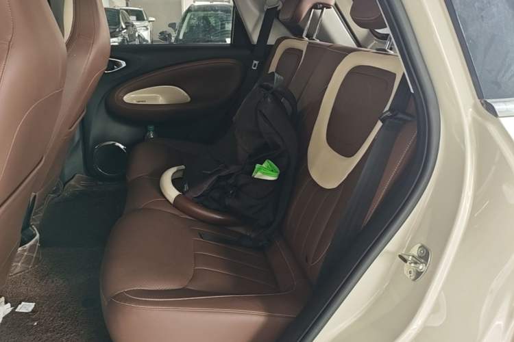 Used Wuling Bingo 2023 333 km Enjoyment Version Left Rear Seat