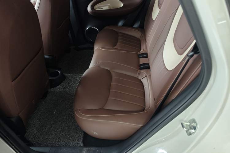 Used Wuling Bingo 2023 333 km Lingxi Connected Version Left Rear Seat