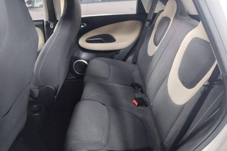 Used Wuling Bingo 2023 203km Light Edition Left Rear Seat