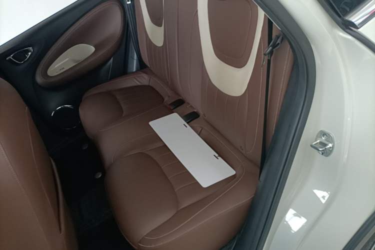 Used Wuling Bingo 2023 333 km Lingxi Connected Version Left Rear Seat