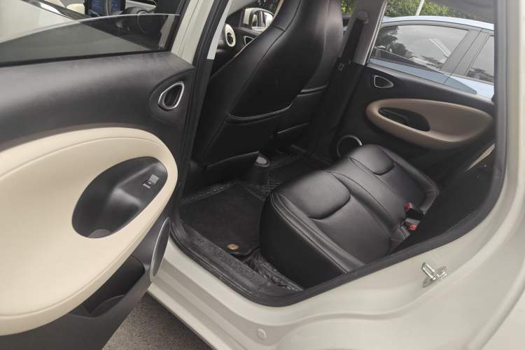 Used Wuling Bingo 2023 203km Light Edition Left Rear Seat