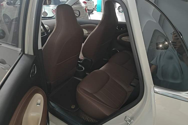 Used Wuling Bingo 2023 333 km Lingxi Connected Version Left Rear Seat