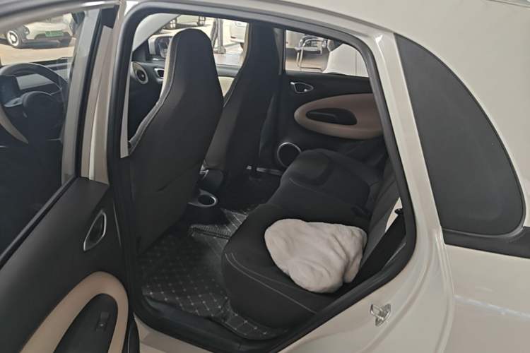 Used Wuling Bingo 2023 203km Light Edition Left Rear Seat
