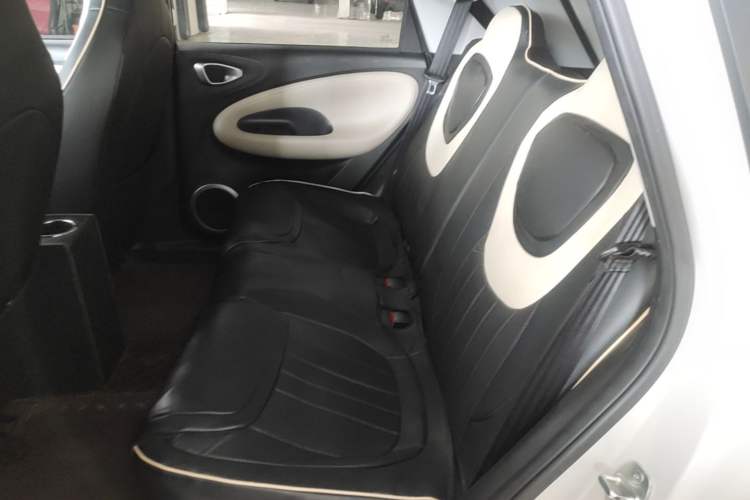 Used Wuling Bingo 2023 203km Light Edition Left Rear Seat