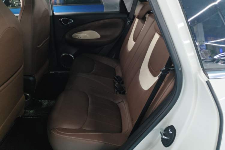 Used Wuling Bingo 2023 333 km Lingxi Connected Version Left Rear Seat
