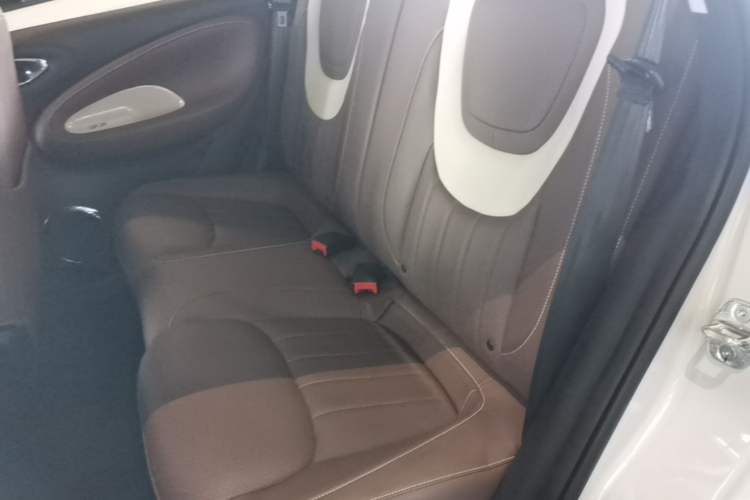 Used Wuling Bingo 2023 333 km Lingxi Connected Version Left Rear Seat
