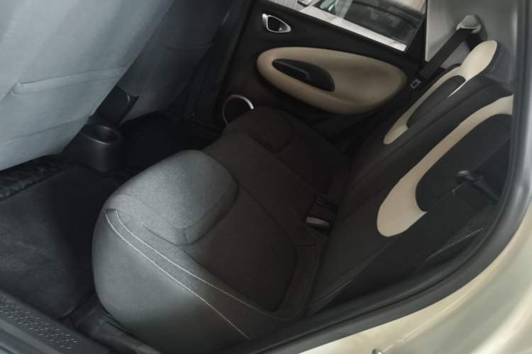 Used Wuling Bingo 2023 203km Light Edition Left Rear Seat