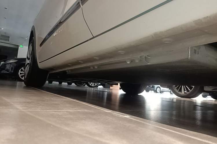 Used Wuling Bingo 2023 333 km Lingxi Connected Version Left Side Sill