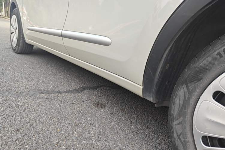 Used Wuling Bingo 2023 203km Light Edition Left Side Sill