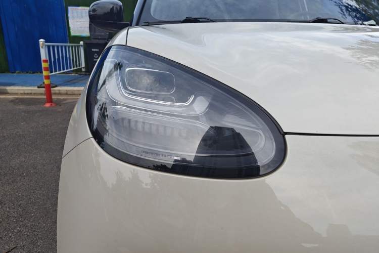 Used Wuling Bingo 2023 333 km Lingxi Connected Version Right Front Headlight