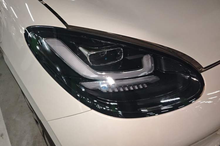 Used Wuling Bingo 2023 333 km Lingxi Connected+ Version Right Front Headlight