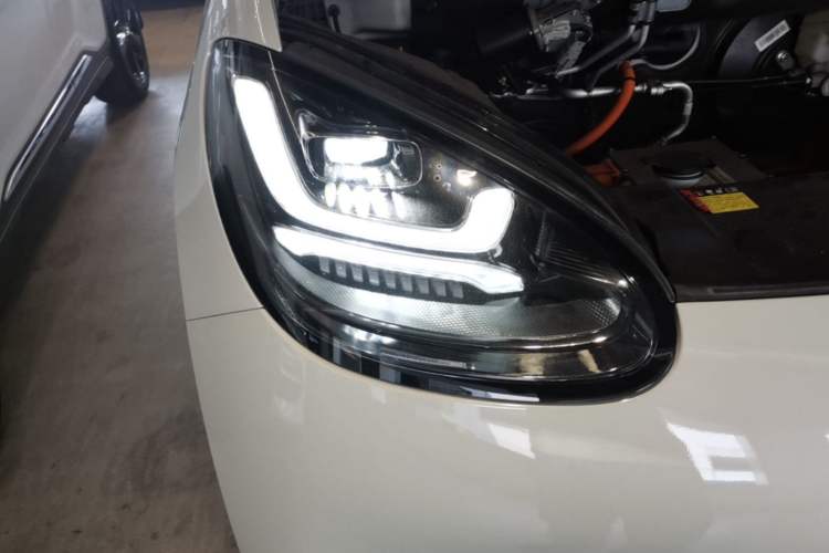 Used Wuling Bingo 2023 333 km Lingxi Connected Version Right Front Headlight