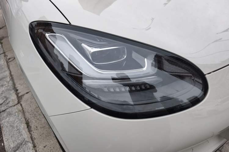 Used Wuling Bingo 2023 333 km Enjoyment Version Right Front Headlight