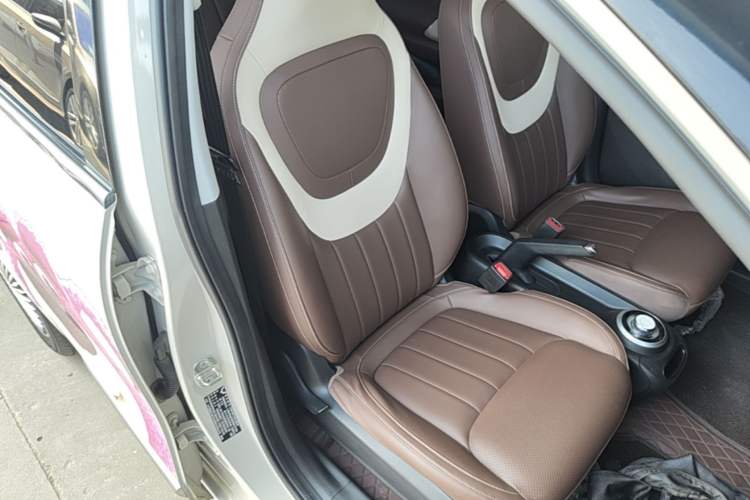 Used Wuling Bingo 2023 203km Comfort Edition Right Front Seat