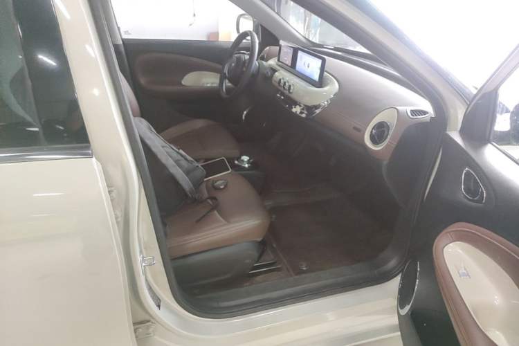 Used Wuling Bingo 2023 333 km Enjoyment Version Right Front Seat