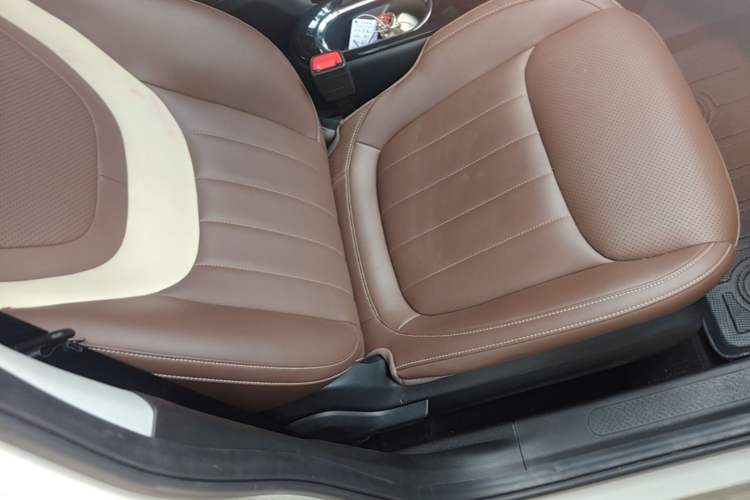 Used Wuling Bingo 2023 333 km Lingxi Connected+ Version Right Front Seat