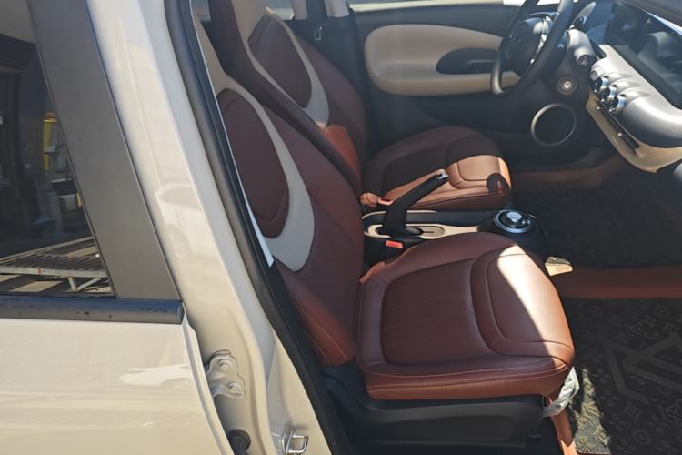 Used Wuling Bingo 2023 333 km Fast-Share Version Right Front Seat