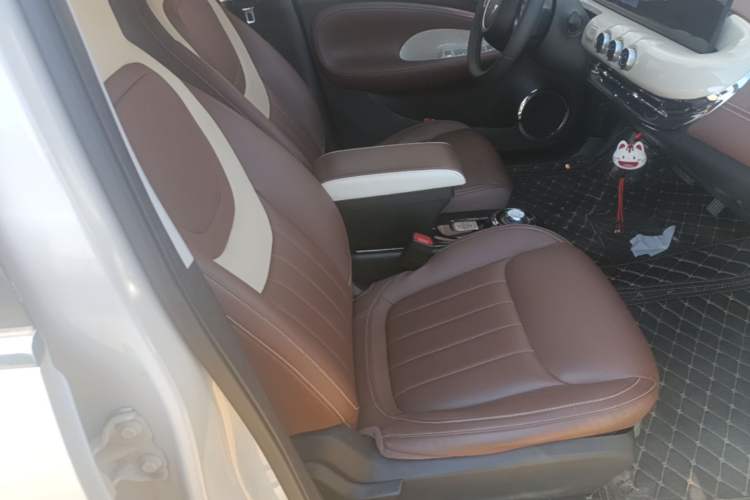 Used Wuling Bingo 2023 410 km Lingxi Deluxe Edition Right Front Seat