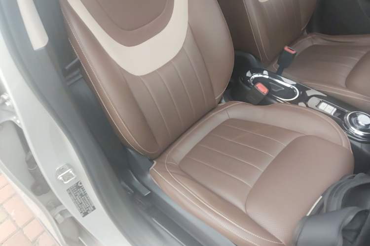 Used Wuling Bingo 2023 333 km Lingxi Connected+ Version Right Front Seat