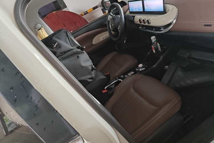 Used Wuling Bingo 2023 333 km Lingxi Connected+ Version Right Front Seat