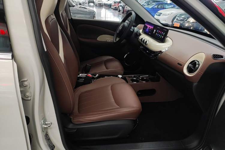 Used Wuling Bingo 2023 333 km Lingxi Connected Version Right Front Seat