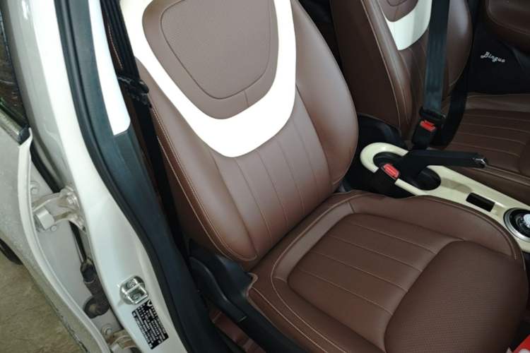 Used Wuling Bingo 2023 203km Comfort Edition Right Front Seat