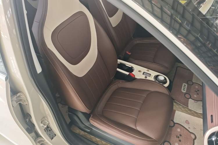 Used Wuling Bingo 2023 333 km Lingxi Connected+ Version Right Front Seat