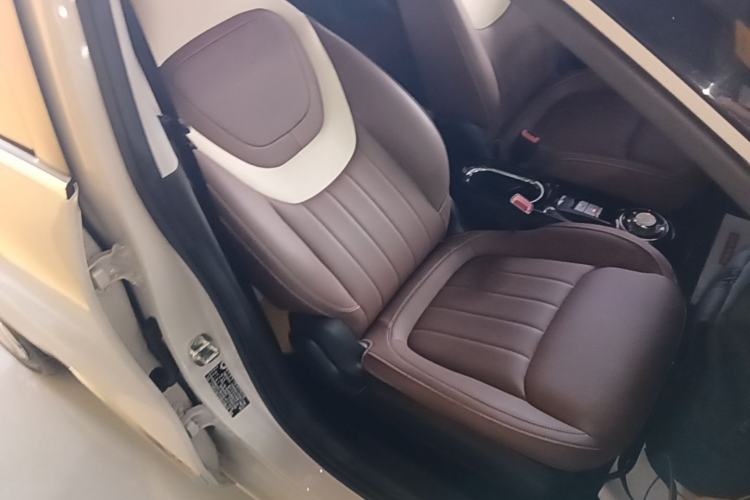 Used Wuling Bingo 2023 333 km Lingxi Connected+ Version Right Front Seat
