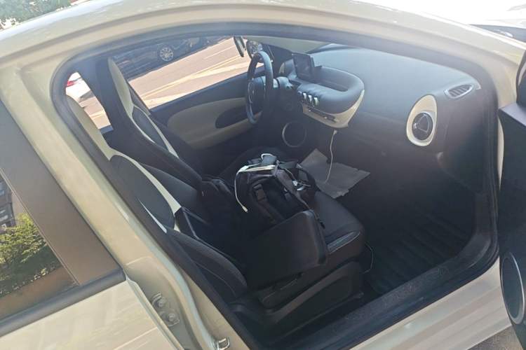 Used Wuling Bingo 2023 203km Comfort Edition Right Front Seat