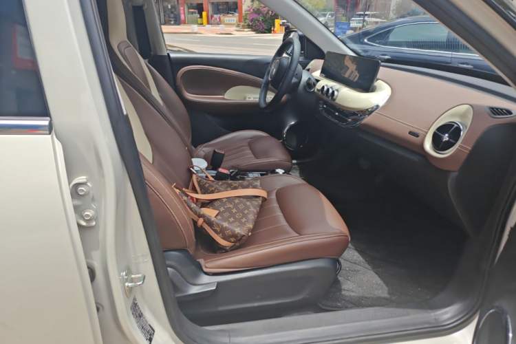 Used Wuling Bingo 2023 410 km Lingxi Deluxe Edition Right Front Seat