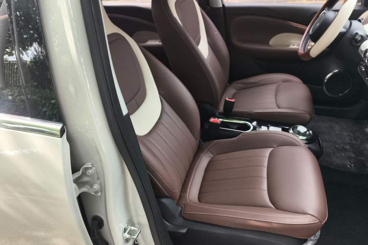 Used Wuling Bingo 2023 410 km Lingxi Deluxe Edition Right Front Seat