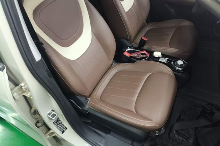 Used Wuling Bingo 2023 333 km Lingxi Connected+ Version Right Front Seat