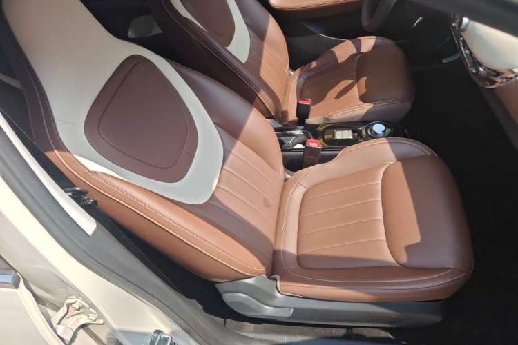Used Wuling Bingo 2023 333 km Lingxi Connected+ Version Right Front Seat