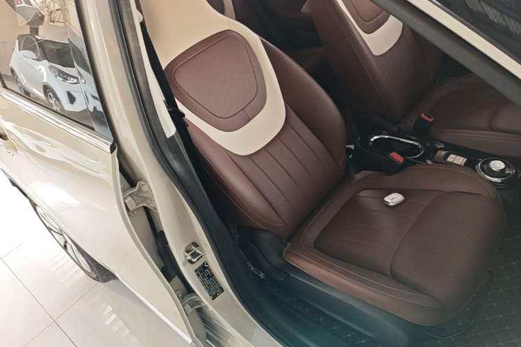 Used Wuling Bingo 2023 333 km Enjoyment Version Right Front Seat