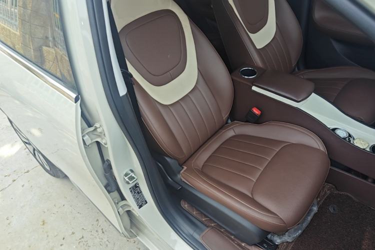 Used Wuling Bingo 2023 333 km Lingxi Connected+ Version Right Front Seat