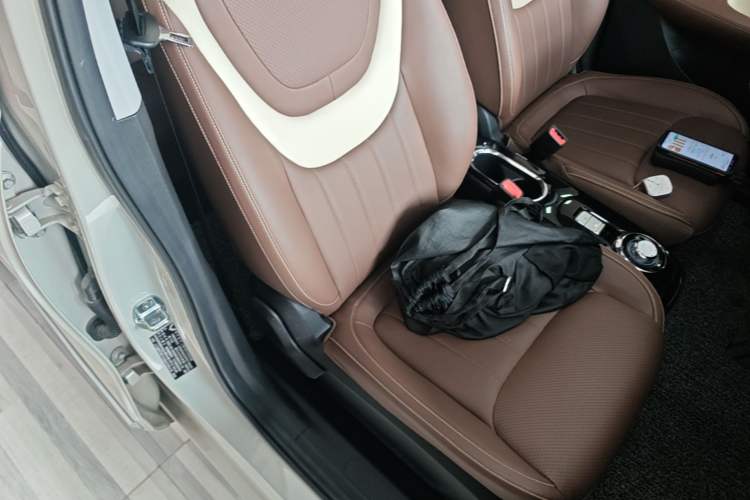 Used Wuling Bingo 2023 333 km Lingxi Connected Version Right Front Seat