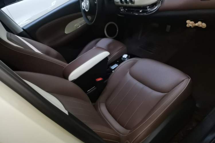 Used Wuling Bingo 2023 333 km Lingxi Connected+ Version Right Front Seat