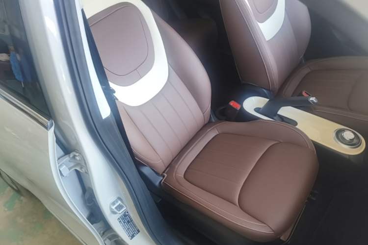 Used Wuling Bingo 2023 203km Comfort Edition Right Front Seat