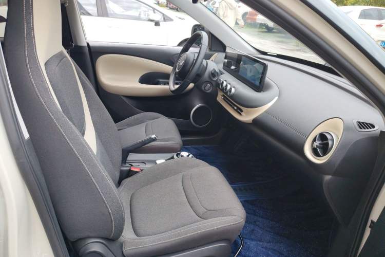 Used Wuling Bingo 2023 333 km Fast-Share Version Right Front Seat