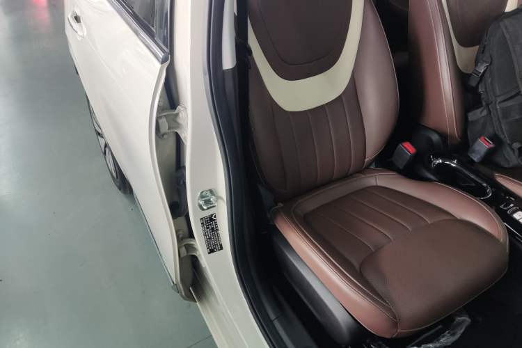 Used Wuling Bingo 2023 333 km Lingxi Connected+ Version Right Front Seat
