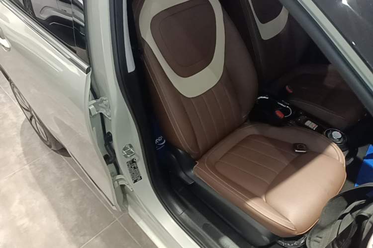 Used Wuling Bingo 2023 333 km Lingxi Connected Version Right Front Seat