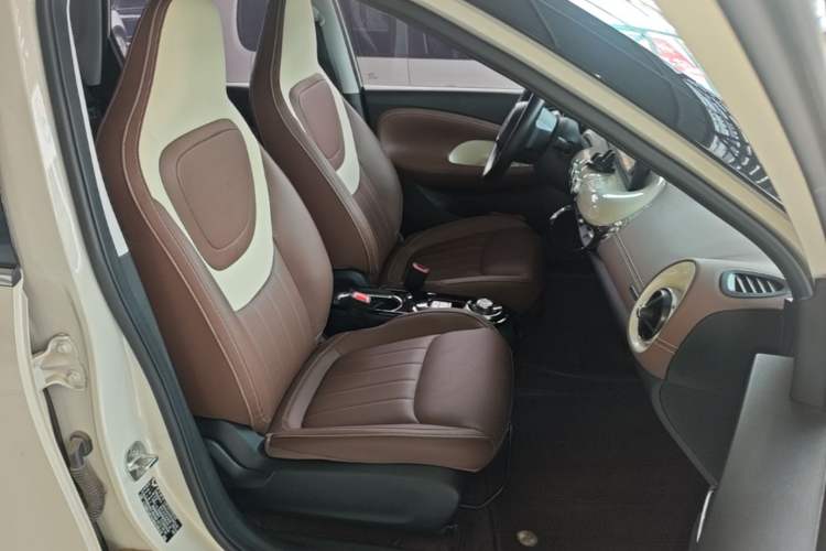 Used Wuling Bingo 2023 333 km Enjoyment Version Right Front Seat