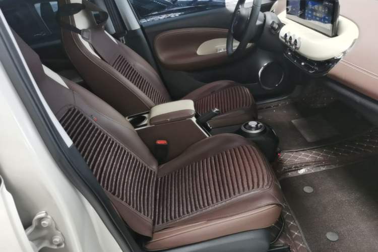 Used Wuling Bingo 2023 203km Comfort Edition Right Front Seat