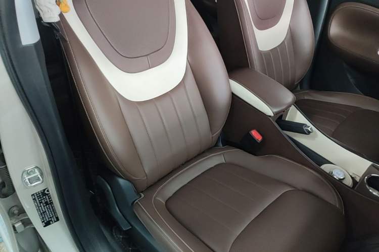 Used Wuling Bingo 2023 203km Comfort Edition Right Front Seat