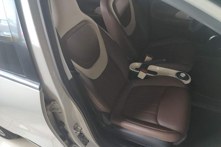 Used Wuling Bingo 2023 203km Comfort Edition Right Front Seat