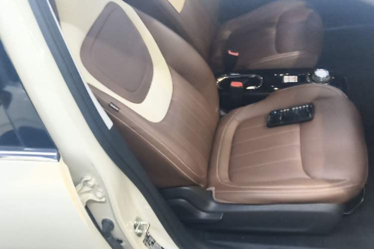 Used Wuling Bingo 2023 410 km Lingxi Deluxe Edition Right Front Seat