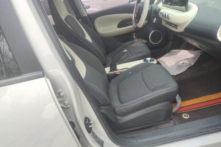 Used Wuling Bingo 2023 333 km Fast-Share Version Right Front Seat