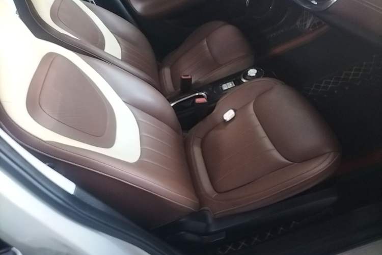Used Wuling Bingo 2023 333 km Lingxi Connected+ Version Right Front Seat