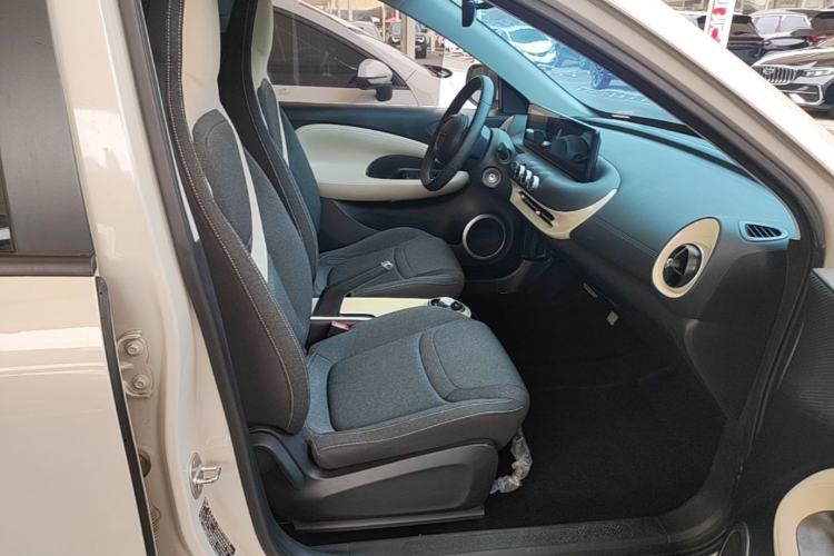 Used Wuling Bingo 2023 203km Light Edition Right Front Seat