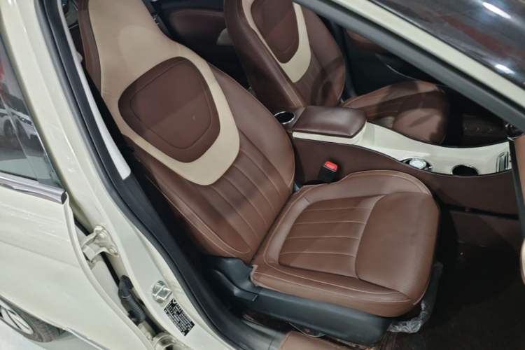 Used Wuling Bingo 2023 333 km Lingxi Connected+ Version Right Front Seat